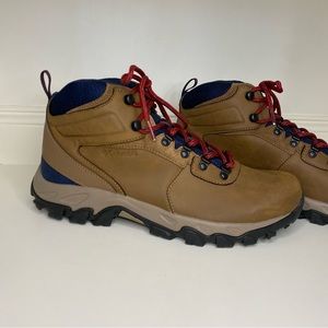 NEW Columbia Mens Newton Ridge Plus II Brown Hiking Boots